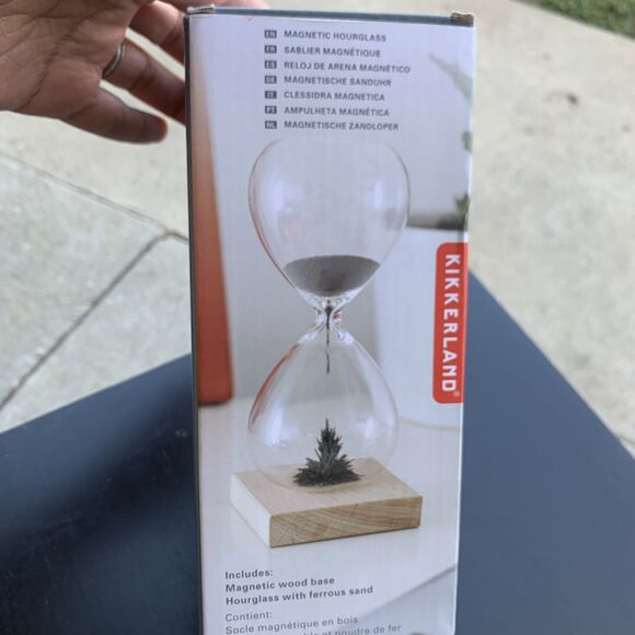 Magnetic 1 Minute Hourglass by Kikkerland Anthropologie - Picture 2 of 4